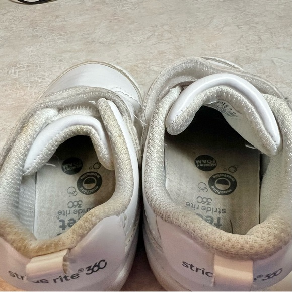 Stride Rite Taye 2.0 Shoes Size 5 White Boys Girls Unisex Walker Sneakers Velcro - Picture 5 of 9